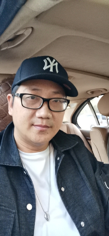 拥抱幸福的第一张照片--闽侯婚介网